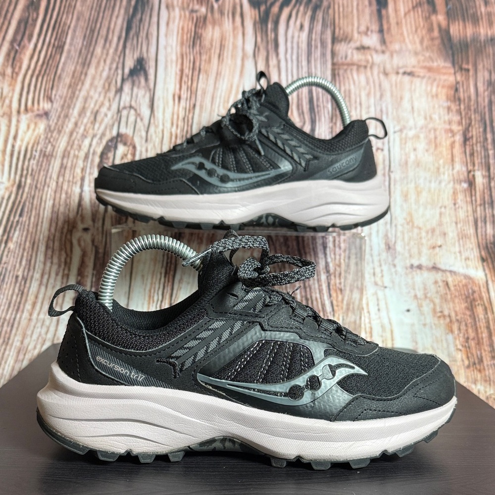 Saucony Excursion TR 17 Running Sneakers Womens Sz 7.5W